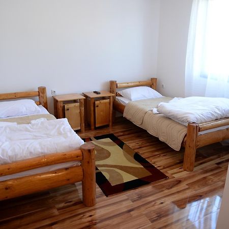 Motel Nacionalni Restoran Ognjiste Koruge Εξωτερικό φωτογραφία
