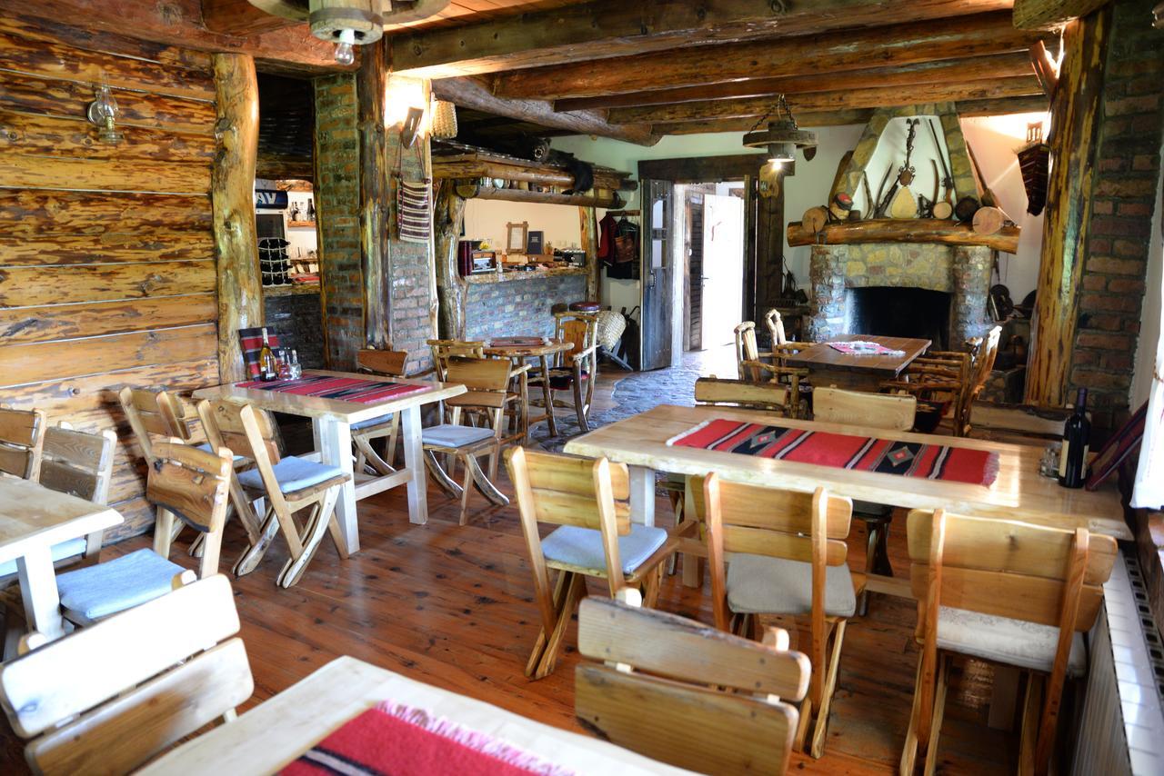 Motel Nacionalni Restoran Ognjiste Koruge Εξωτερικό φωτογραφία