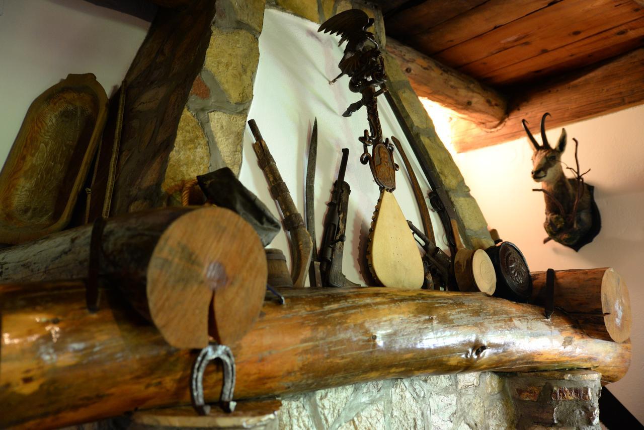 Motel Nacionalni Restoran Ognjiste Koruge Εξωτερικό φωτογραφία
